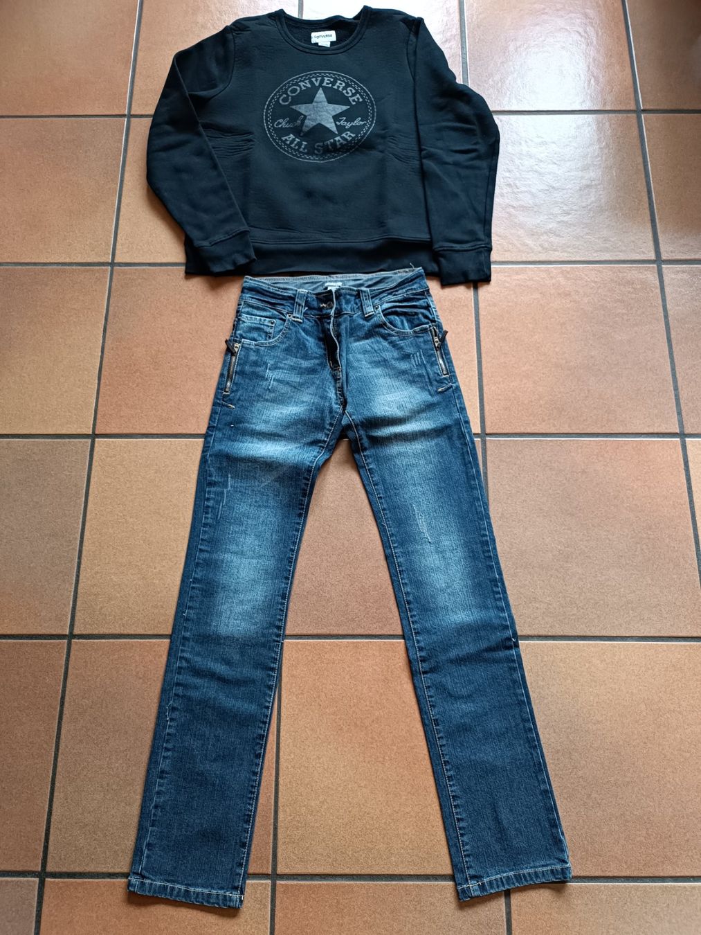 Converse Lotti & Set di vestiti: Ensemble : jean Orchestra slim, 14 ans, pull CONVERSE – Nuovo (secondo la descrizione) da Bevaix venduto da dusspe