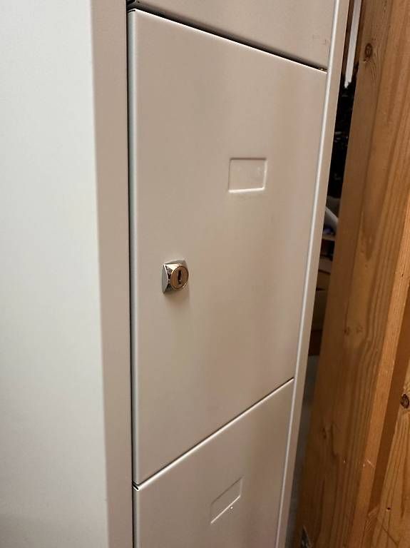 Armadi: Wolf Schliessschrank / Spint / Schliessfach /  – Usato da Binningen venduto da sab_v5mb 2