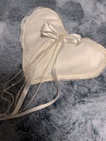 Coussin alliances mariage, perles et satin