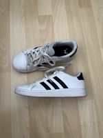Adidas Sneaker weiss schwarz Grösse 36 gebrauchter Zustand