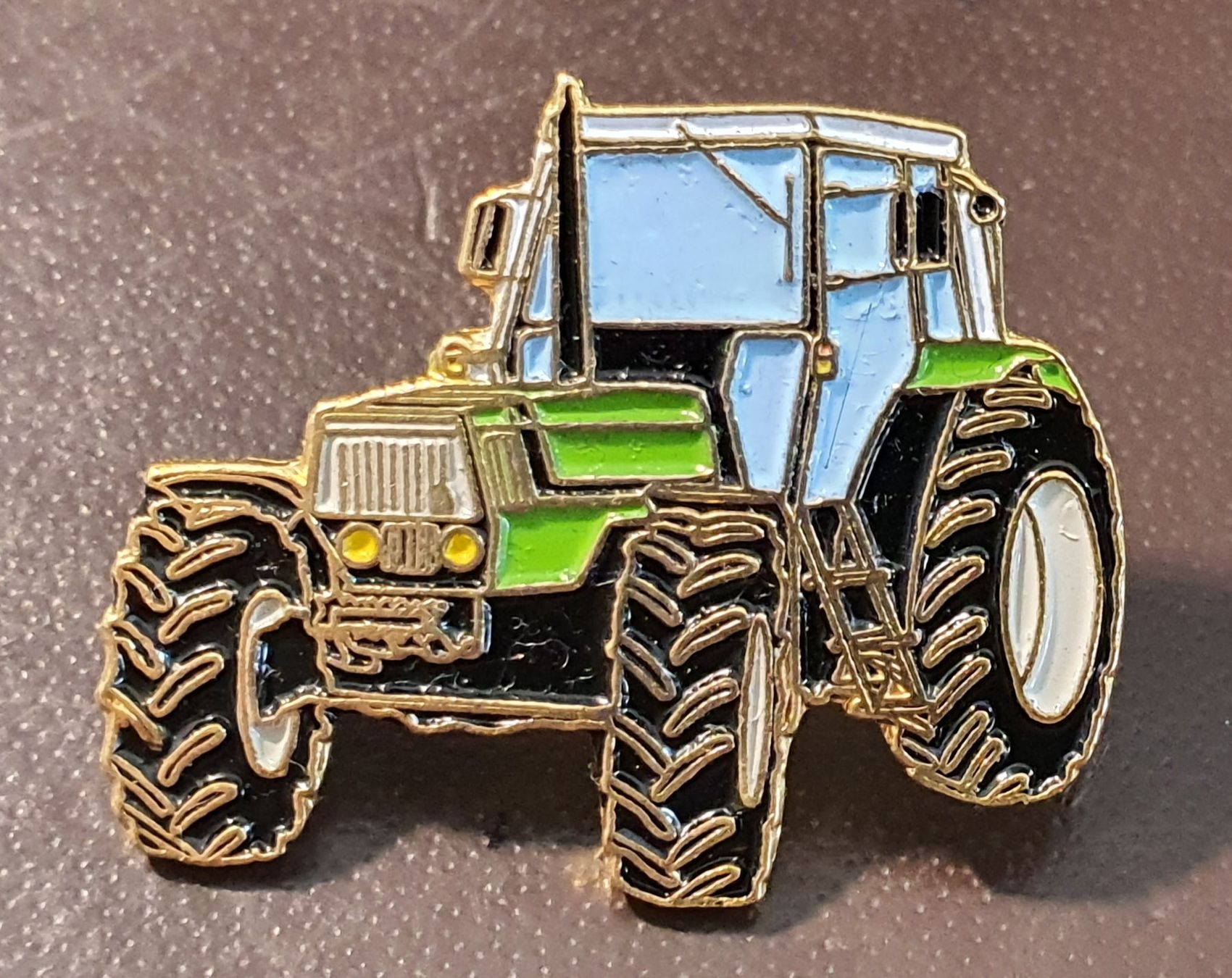 Deutz Plaketten & Abzeichen: 107 - Pin Landmaschine Traktor Treker: Deutz? – Gebraucht aus Reinach BL von Boston-Verkauf