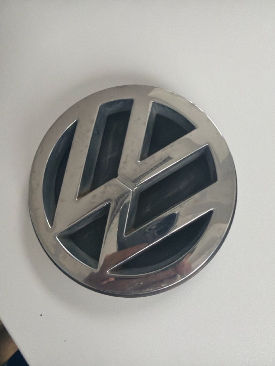 Volkswagen Tutti pezzi di ricambio auto: VW T4 Multivan Emblem Heckklappen – Usato da Gränichen venduto da Xbertone