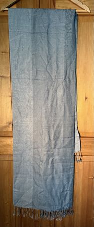 Essentiel, hochwertiger Schal, hellblau, Viskose, neuwertig