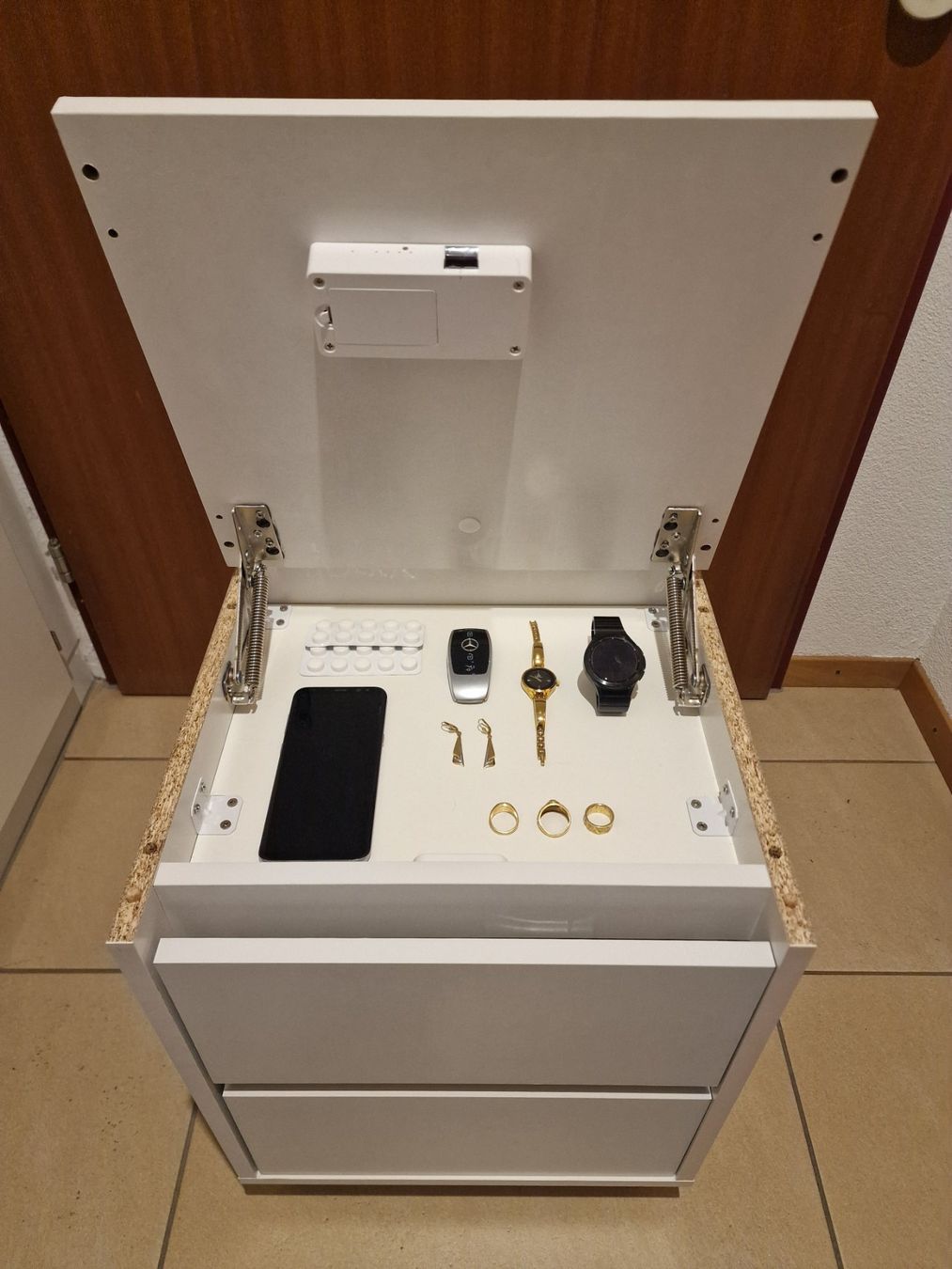Comodini: Table de chevet avec COMPARTIMENT SECRET, et led – Nuovo e nell'imballaggio originale da Puidoux venduto da Mia_Bellezza 1