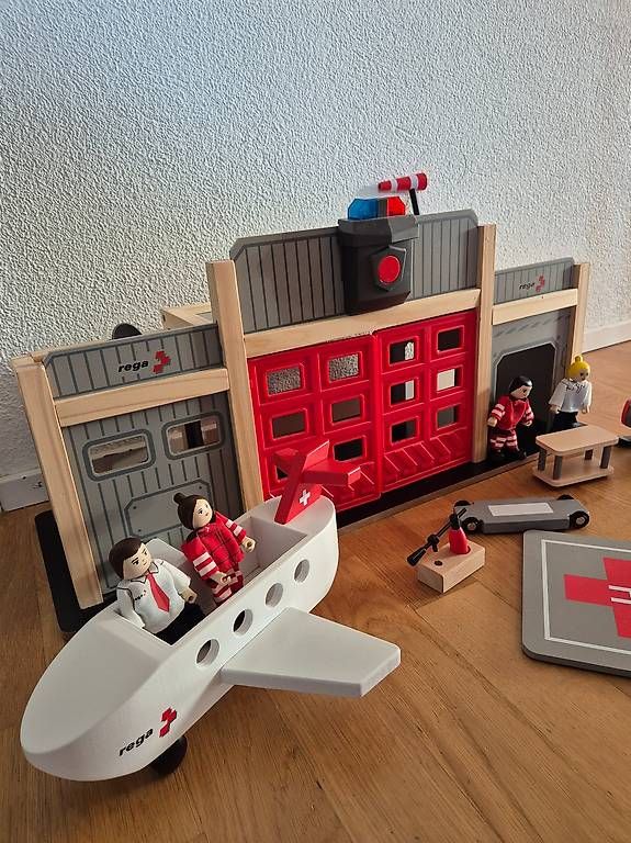 Giocattoli: Spielset Rega-Einsatzbasis aus Holz – Usato da Kriens venduto da Moana89 4