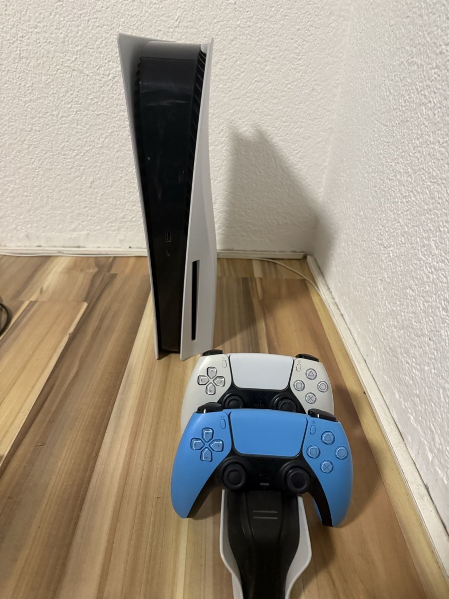 Sony Console: Playstation 5 Disc Version, 2 Controller, Ladestation – Usato da Widnau venduto da Refik28 6