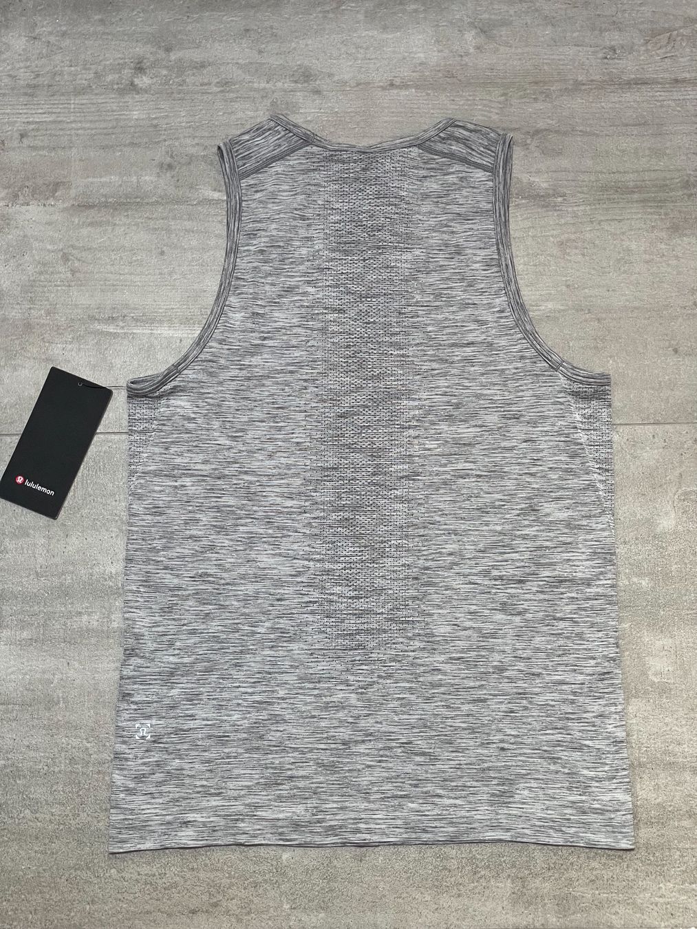 Lululemon T-Shirts: Lululemon Top NEU - Metal Vent Tech Tank – Neu und originalverpackt aus Bern von lolapennt 1