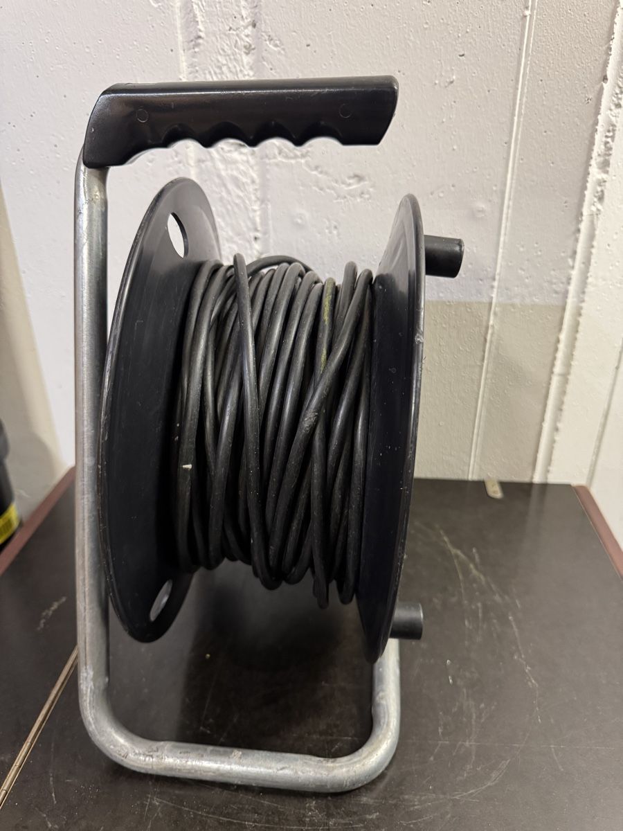 Neutrik Cavi: NEUTRIK Kabelrolle mit 35M Instrumentenkabel – Usato da Seewen SZ venduto da QM.03 1