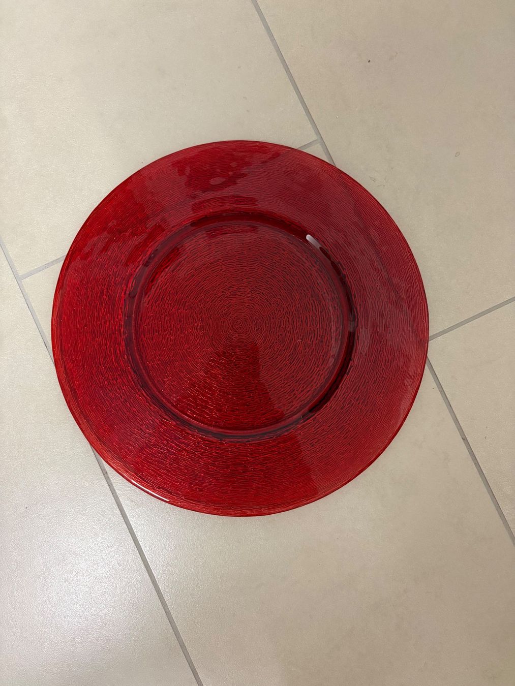Piatti: Teller Glas rot Struktur neuwertig – Usato da Basel venduto da Tierschutz-Flohmi 1
