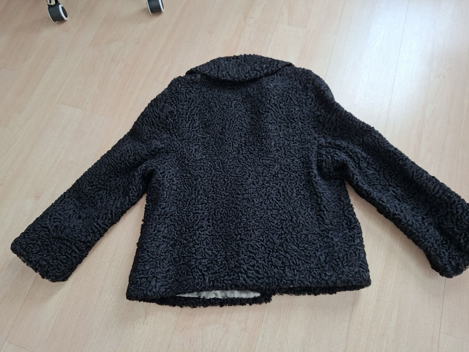 Giacche: antike Jacke aus Perserschaf – Usato da Emmenbrücke venduto da Minejapa 2