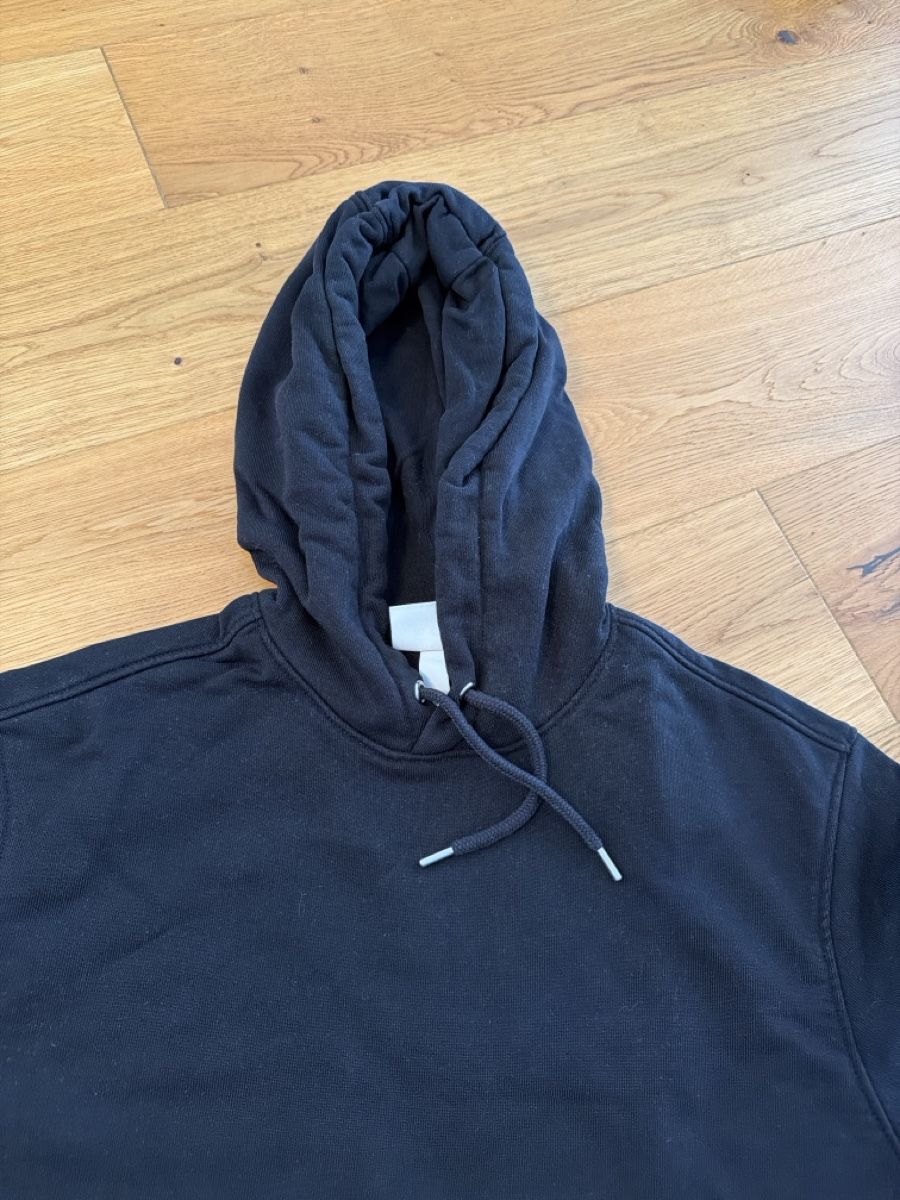 H&M Maglioni & Felpe: H&M Essentials Kapuzenpullover schwarz Grösse M – Usato da Altdorf UR venduto da Monstera99 2