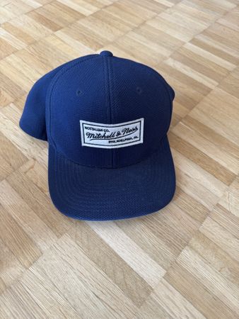 Mitchell & Ness Snapback Cap navy – Nostalgia Co.
