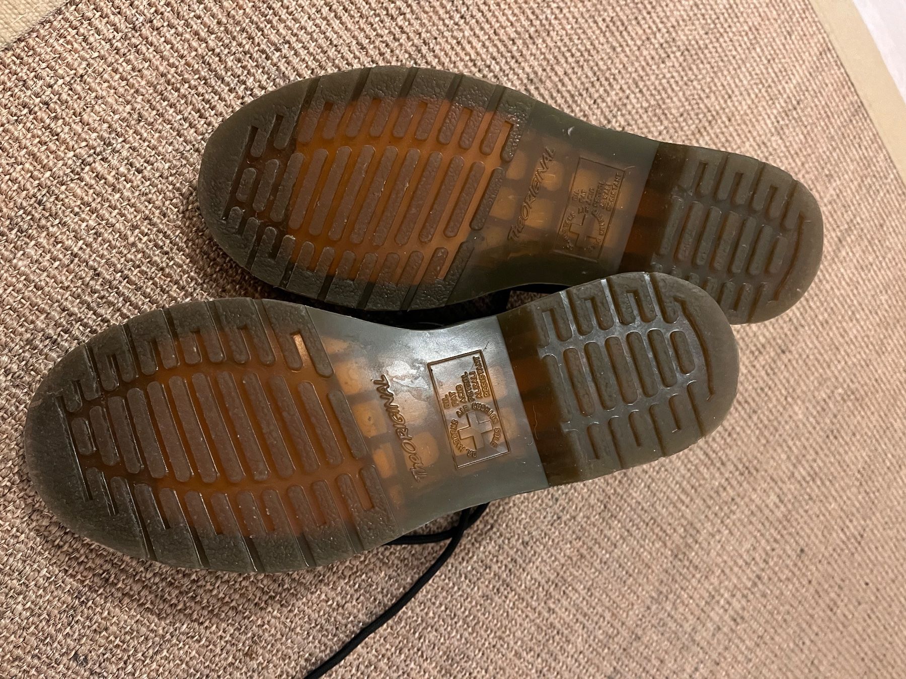 Dr. Martens Damenschuhe: Dr. Martens Original 1460 – Gebraucht aus Zug von ani_k2yf 4
