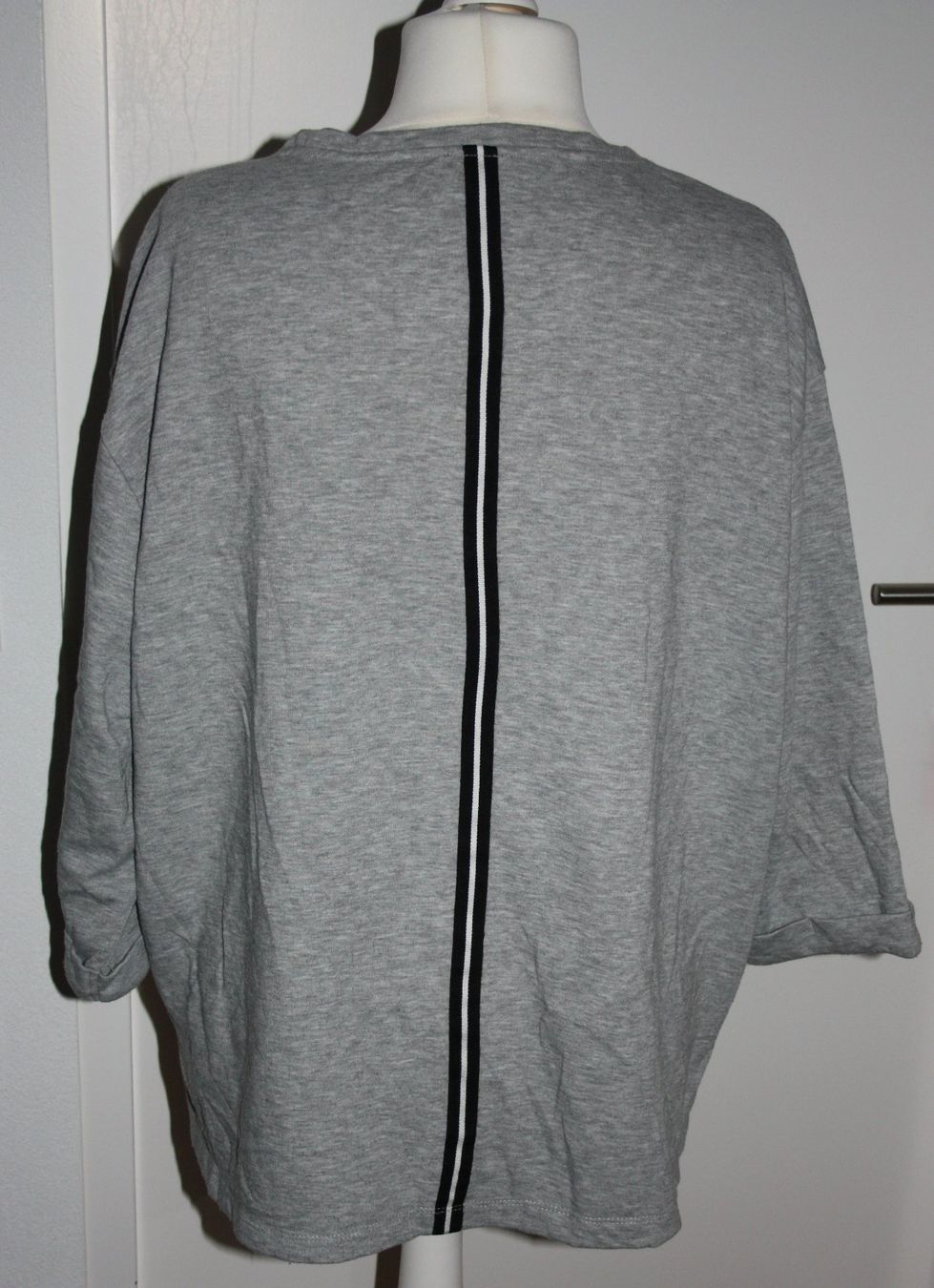 Pulls & Sweat-shirts: Pullover Kurzarm grau - bunt Gr. XL – Défectueux à Flüelen par Diversicum-Textil 1