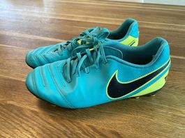 Fussballschuh Stollen Nike Gr. 38.5