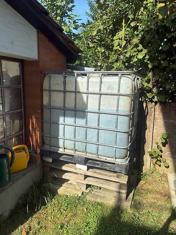 Abreuvoirs & Auges: Cuve eau pluie 1000 litres – D'occasion à Yvonand par YvesT01
