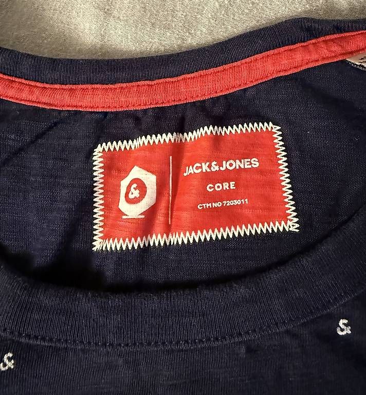 T-shirts: Jack & Jones T-Shirt dunkelblau mit Muster – D'occasion à Wädenswil par dom_pz5d 2