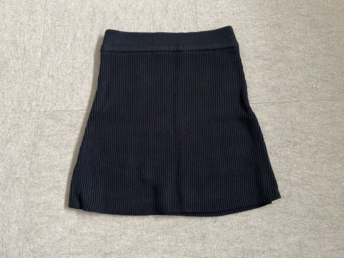 Zara Gonne: Schwarzer Strickrock von Zara – Usato da Basel venduto da Robyn20 7
