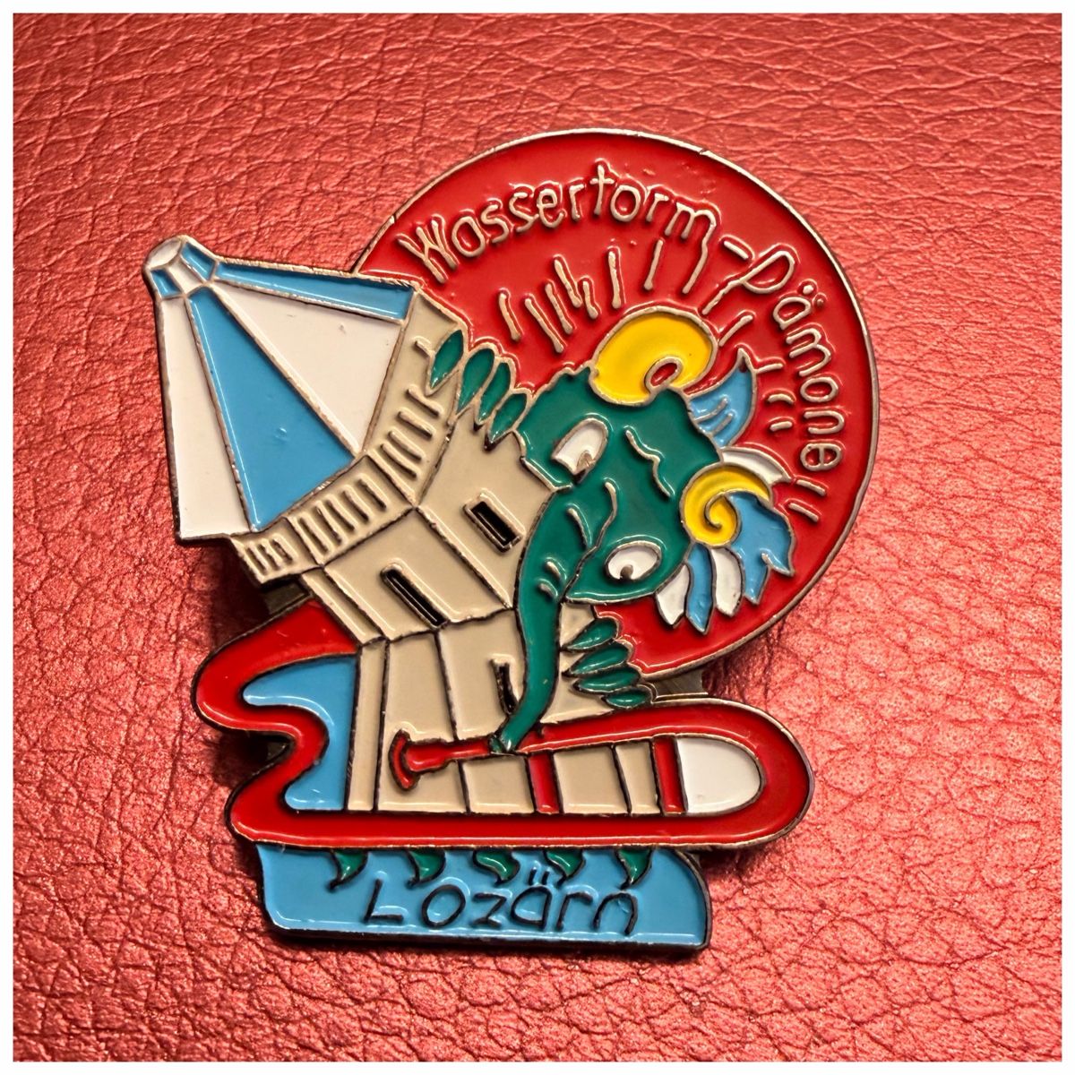 Placchette & Badge: Fasnacht-Pin - Wassertorm-Dämone - Lozärn - Rot – Nuovo (secondo la descrizione) da Schlieren venduto da RoPue