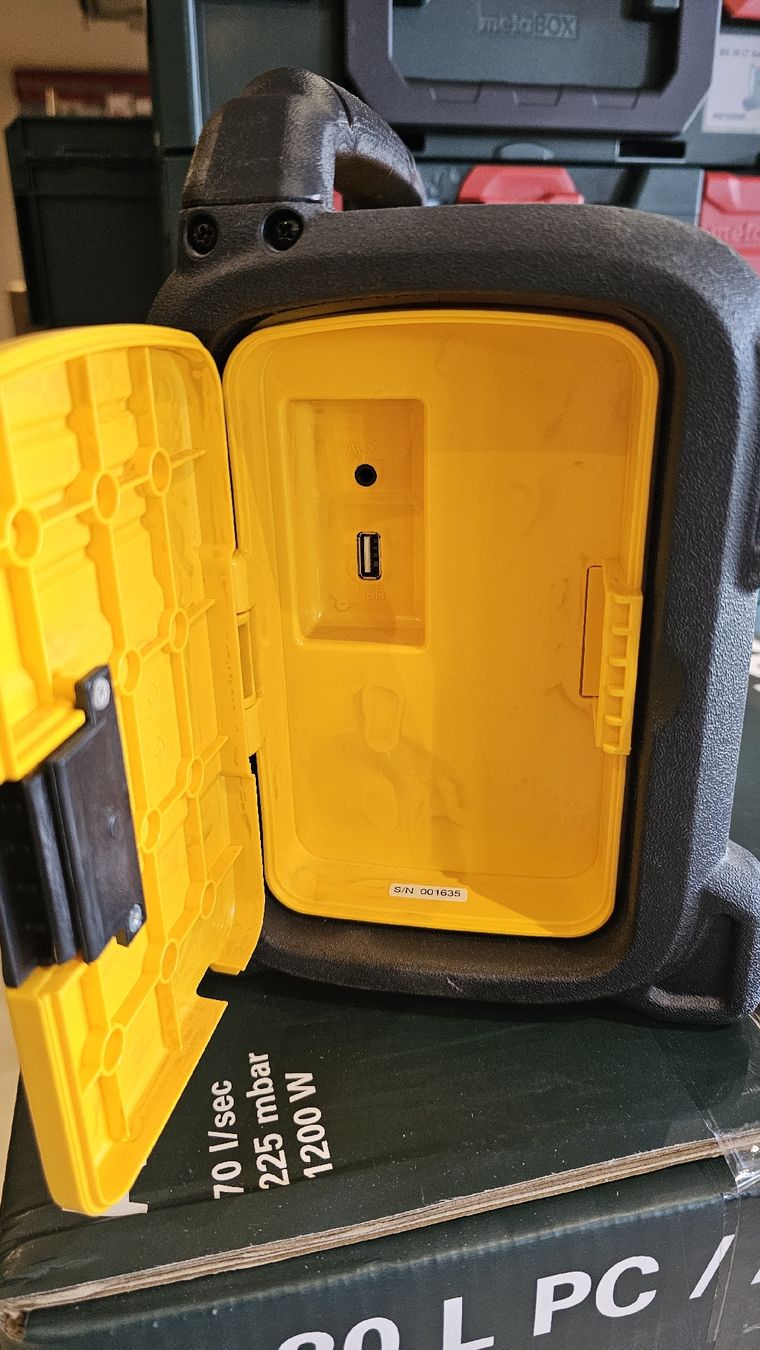Radio: DeWalt Baustellenradio DAB+ gebraucht – Usato da Jegenstorf venduto da Bracher_Shop 4