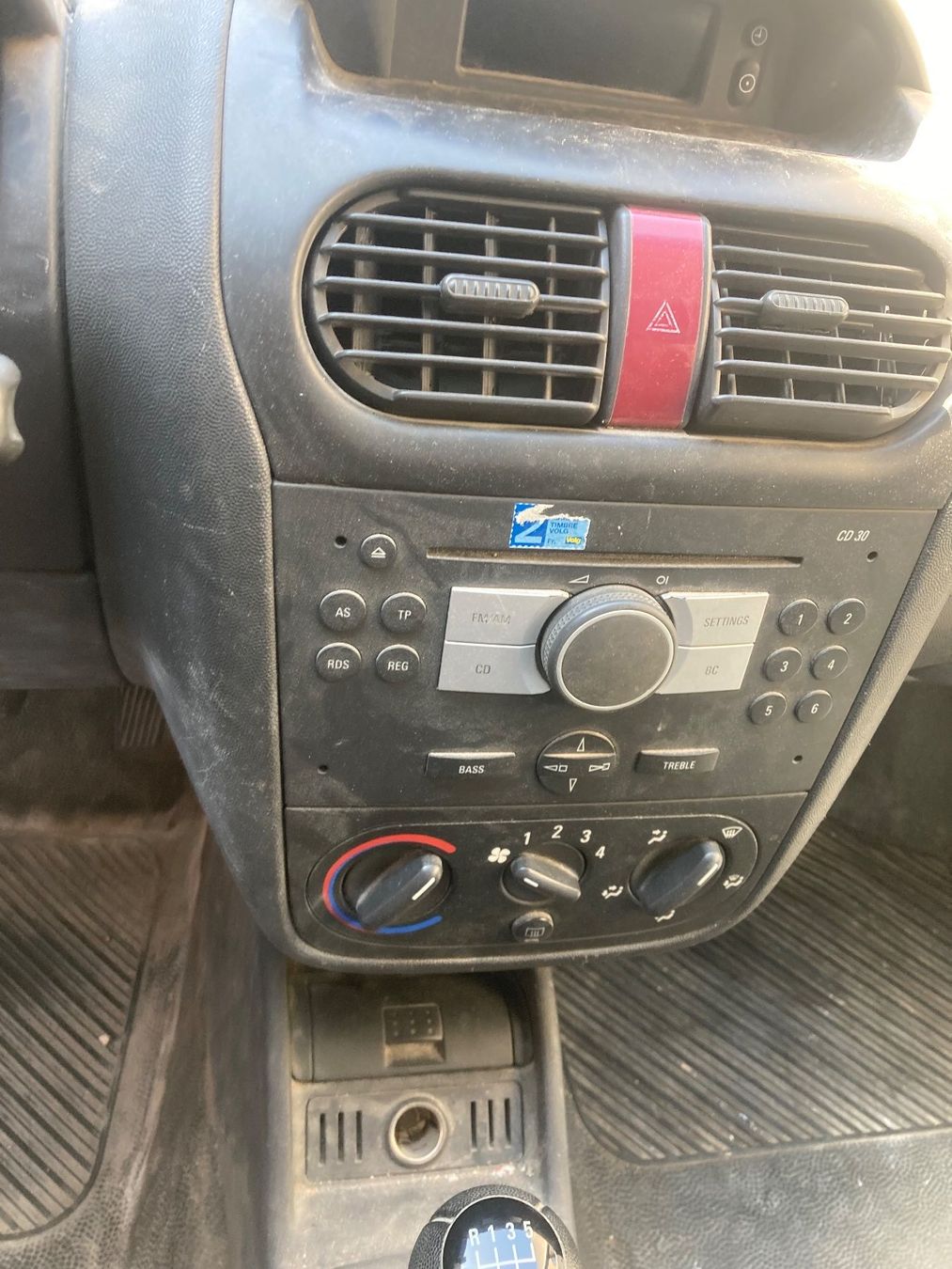 Opel Autos: OPEL Combo Defekt – Defekt aus Messen von Auktion-85 2