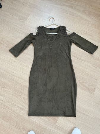 Olivgrünes Kleid mit Spitze, Grösse M/L