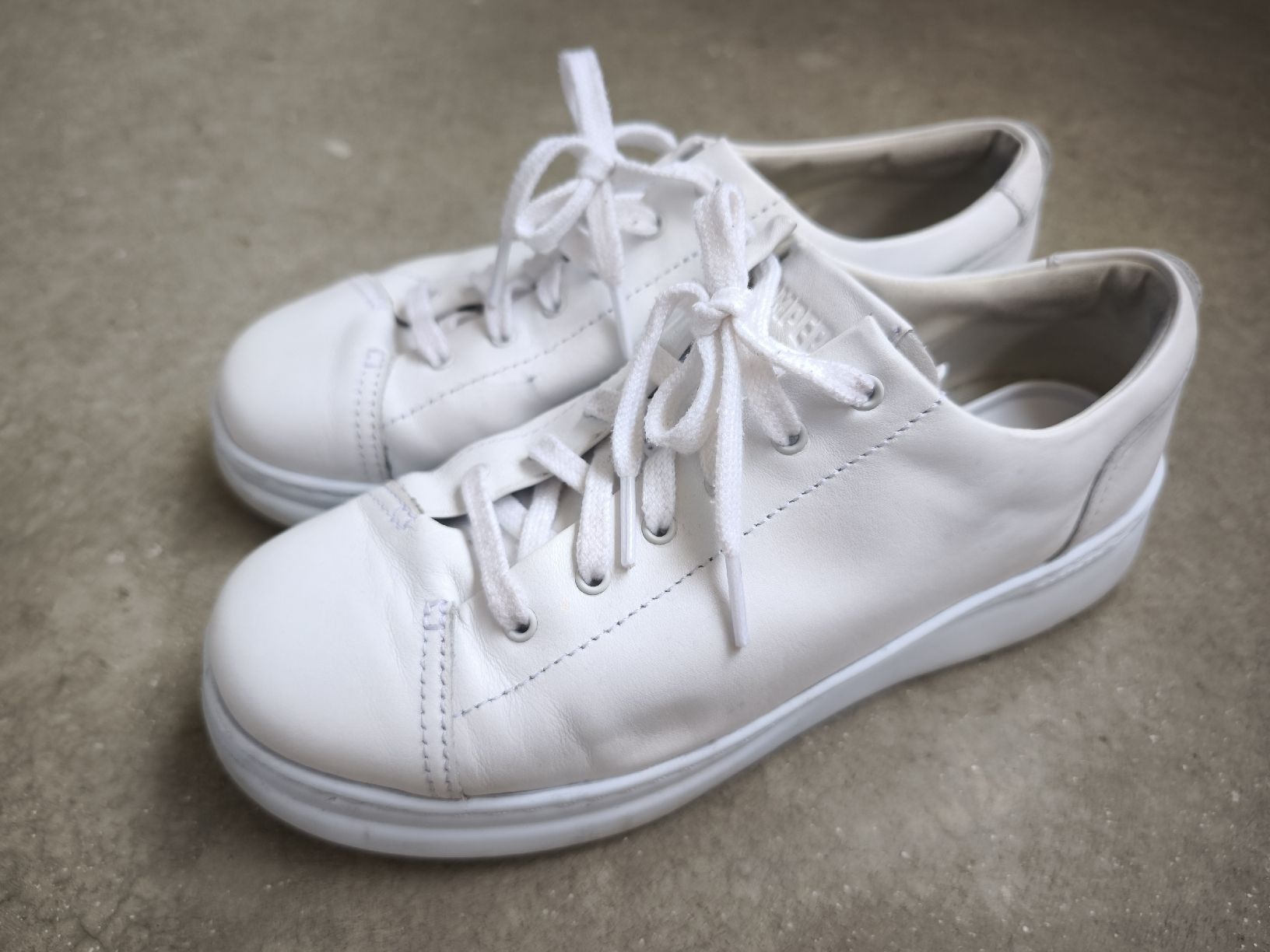 Chaussures hommes: Camper Sneakers Leather White Size 39  – D'occasion à Sursee par Re.joy