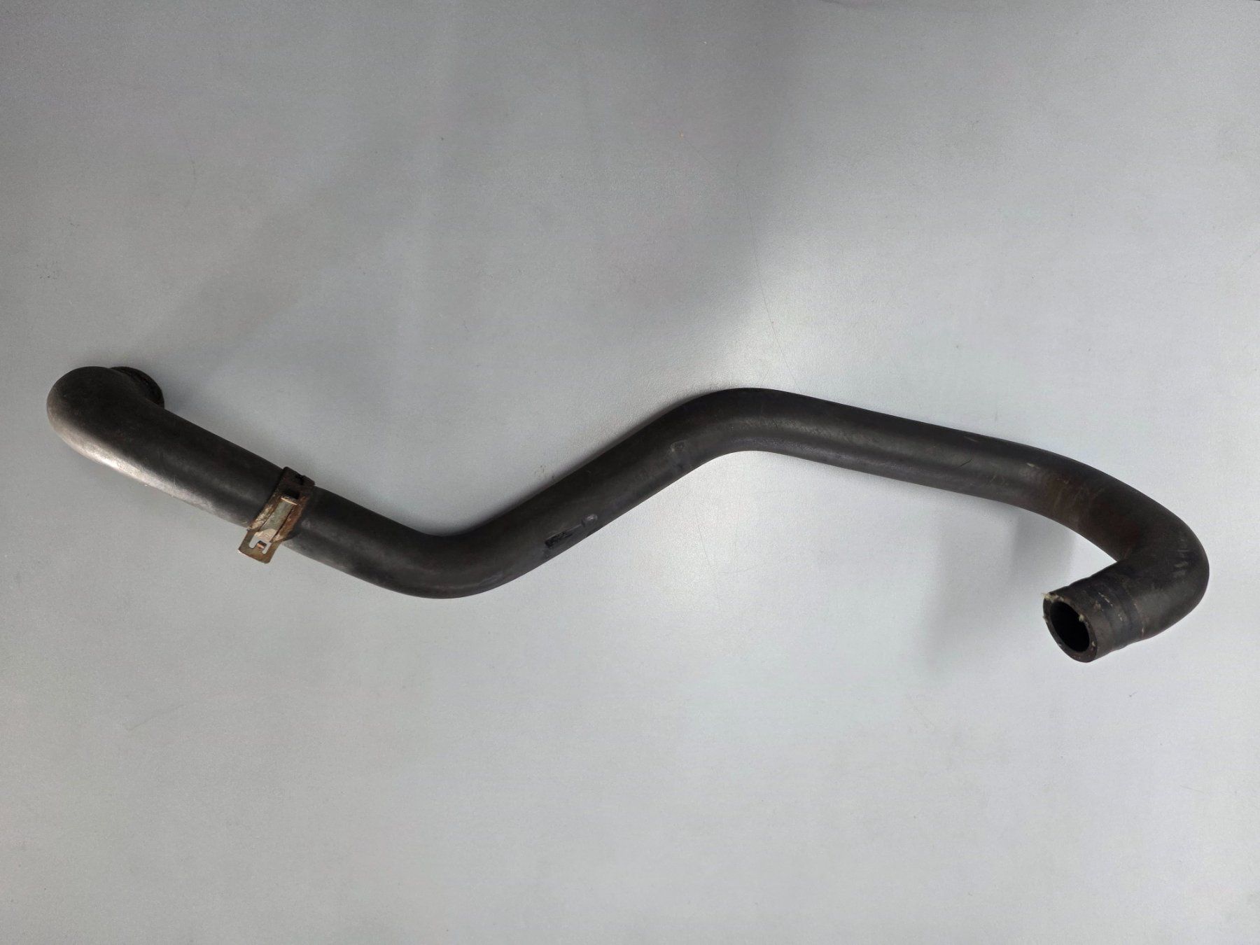 VW Tutti pezzi di ricambio auto: Kühlerschlauch 074 121 157 – Usato da Märwil venduto da Heubi76