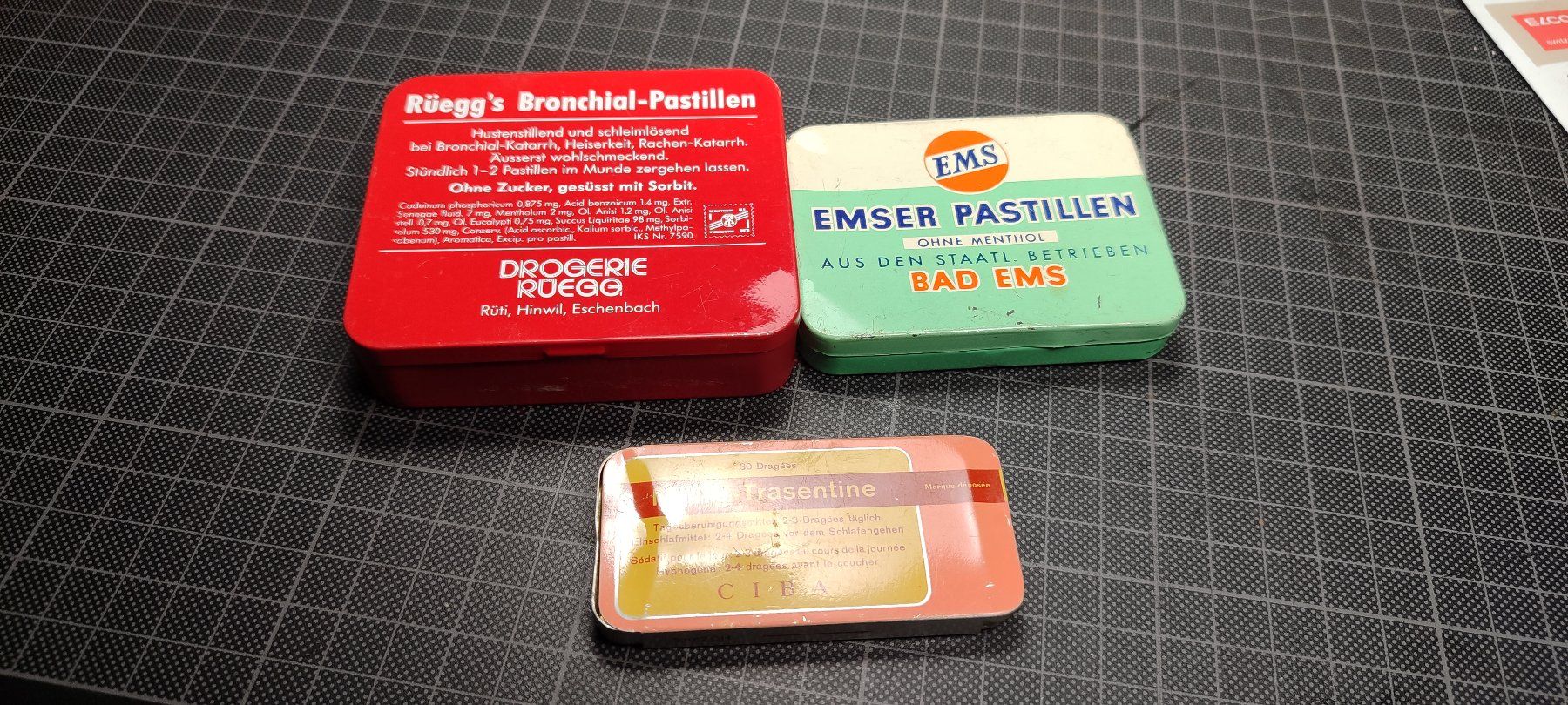 Barattoli: 4 Wunderschöne alte Blechdosen Hals Tabletten  – Usato da Gelterkinden venduto da MYSTOREFORYOU4460 1