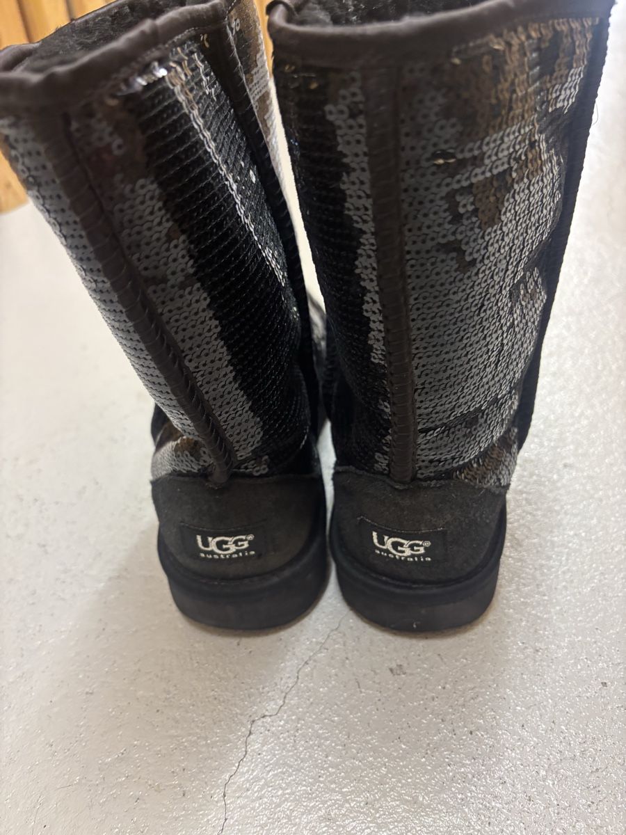 Ugg Scarpe da donna: UGG Boots gr.41 – Usato da Zug venduto da Biki72 2