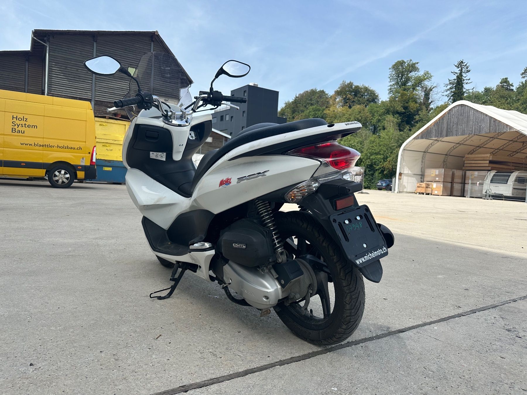 Honda Scooters: honda PCX 125 mit Gebrauchsspuren. – Gebraucht aus Affeltrangen von AutoZentrumAG 2