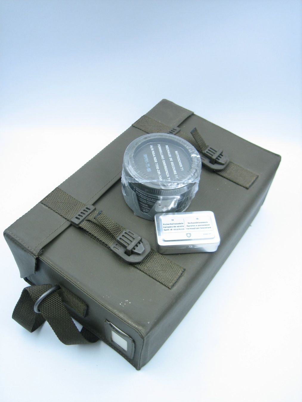 Schweizer Armee Borse: Schweizer Armee Militärtasche mit Notkocher – Usato da Zürich venduto da Tomi118 5