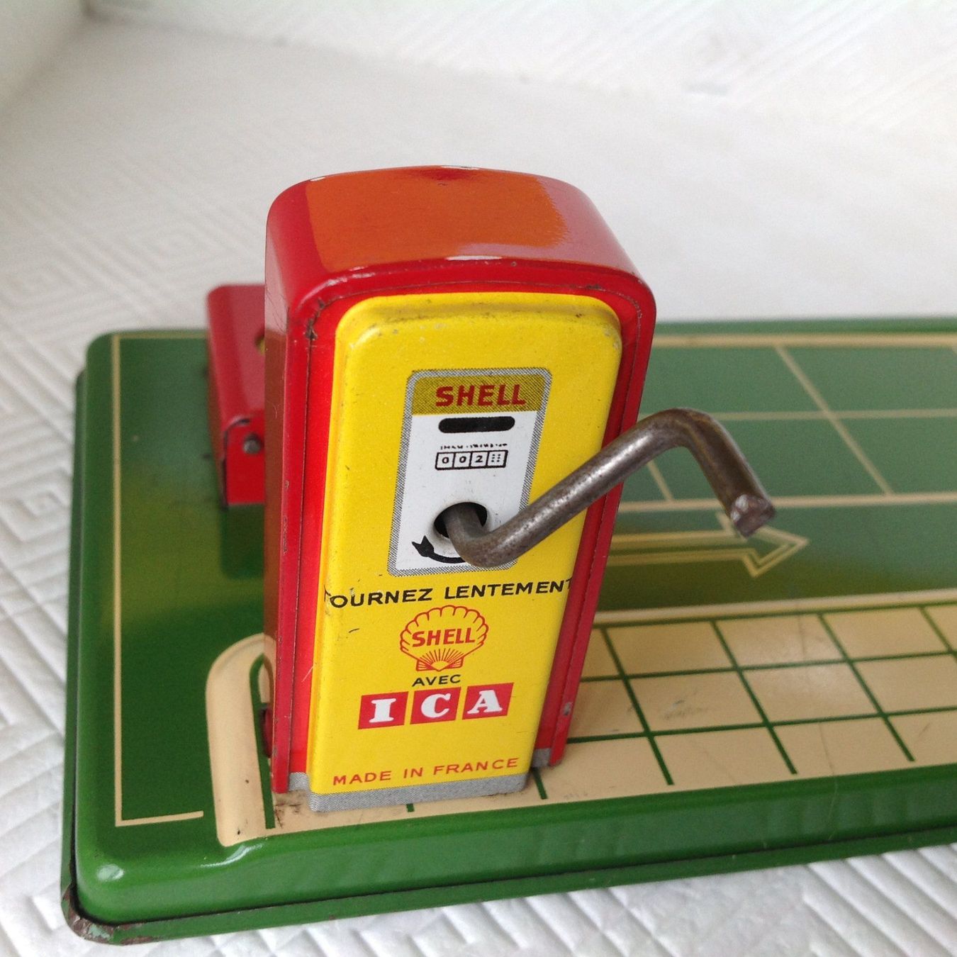 Giocattoli: Oldtimer Altes Blechauto , Jaguar XK mit SHELL Tankstelle – Usato da Seuzach venduto da Jage 6