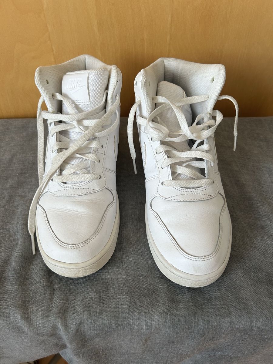 Nike Scarpe da uomo: NIKE Leder Schuhe Sneackers Gr.42 – Usato da Oftringen venduto da Odessa65
