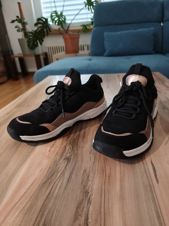 Chaussures femmes: Turnschuhe – D'occasion à Kaisten par lys_zzy8 1