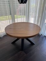 Massiver Esstisch aus Eiche  Ø 120 cm  Modernes Design