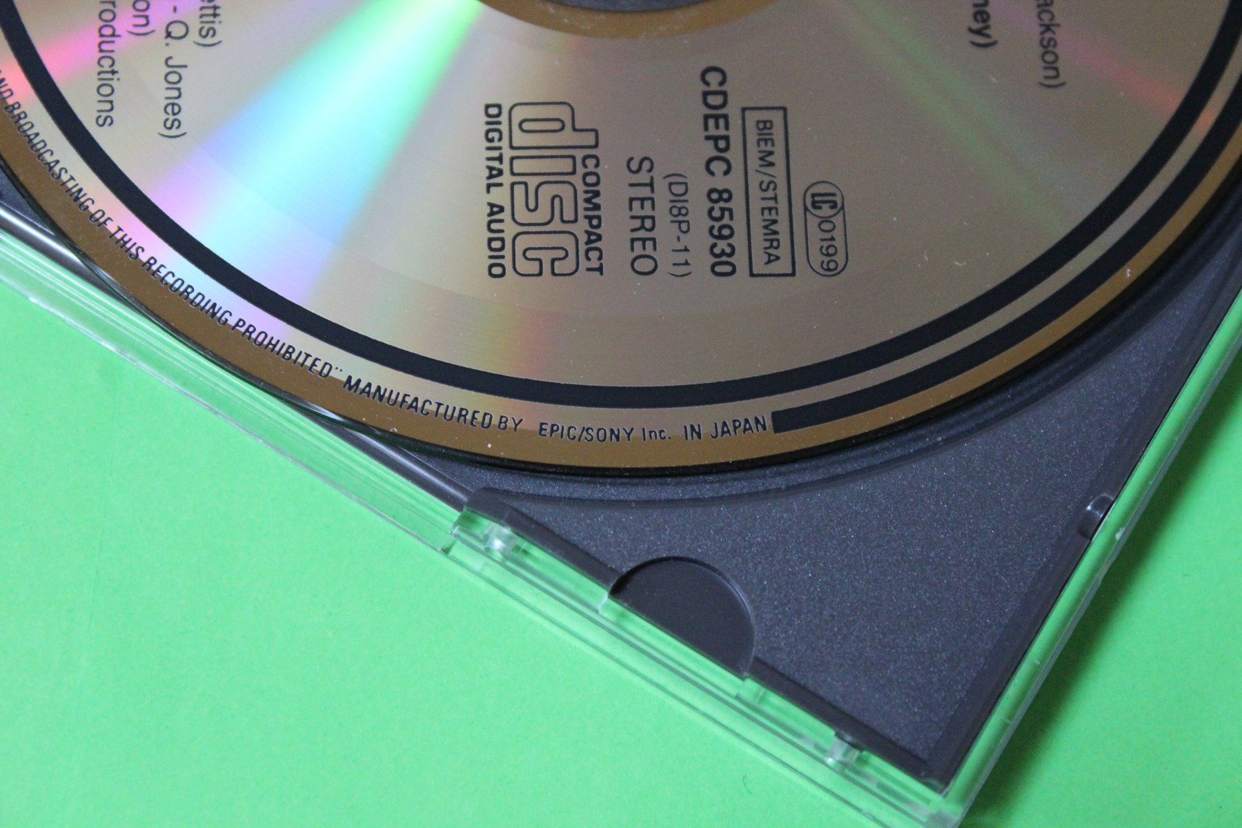 CD: Michael Jackson - Thriller CD Made in Japan 1982 Label: EPIC – Usato da Tübach venduto da JamesStone 5