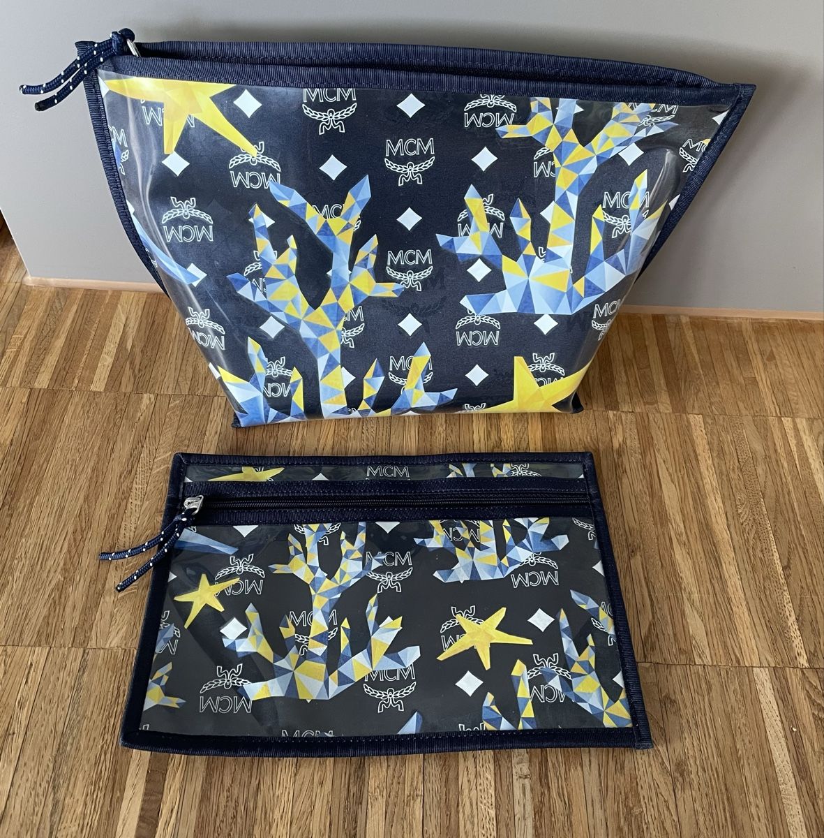 Mcm Kosmetikkoffer: MCM Necessaire und Pochette blau  – Neu (gemäss Beschreibung) aus Baar von sabisun66