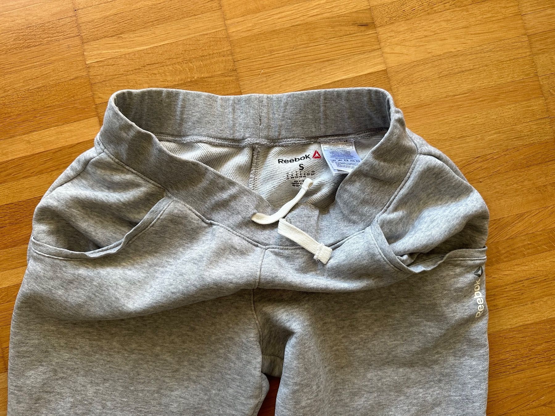 Reebok Pantaloni: Jogginghose - Trainerhose - Reebok - Grau - S – Usato da Zug venduto da tami12 1