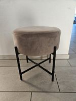 Runder Hocker Samtbezug beige mit schwarzem Metallgestell