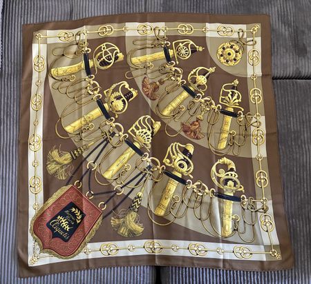 Edles Foulard Seidentuch Hermès