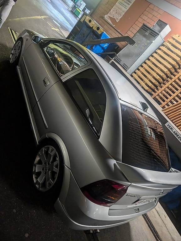 Opel Automobili: Opel Astra opc – Usato da Les Acacias venduto da pex_5v2j 1
