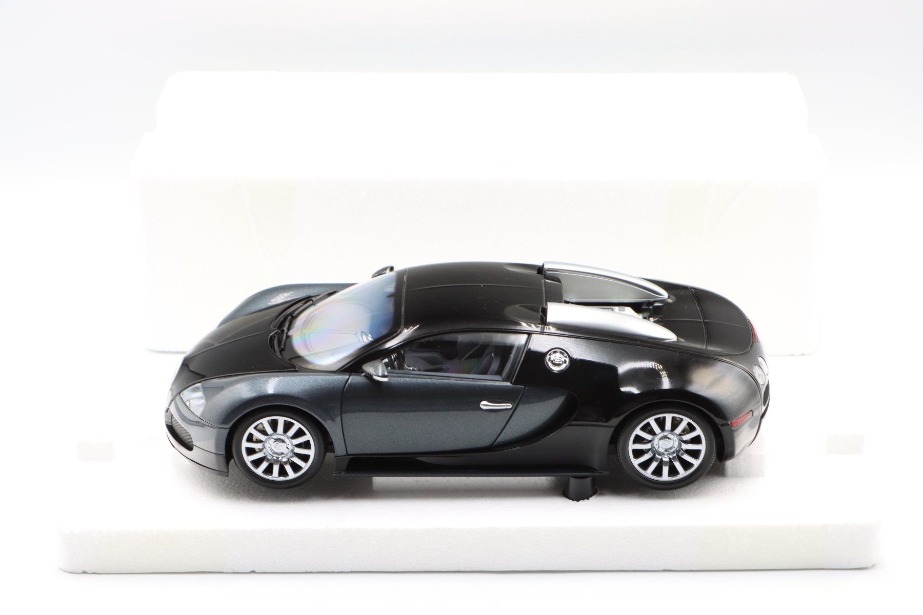 Bugatti Voitures modèles: Bugatti Veyron 2009 1:18 Minichamps – Neuf avec emballage d'origine à Bühl b.Aarberg par modelldiecast 2