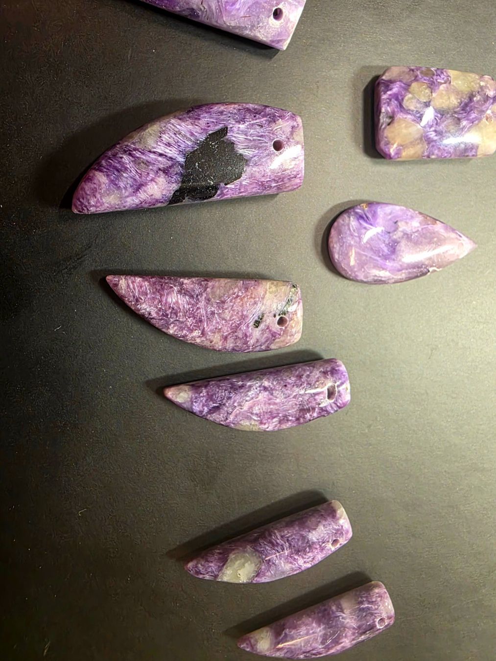 Minerali & Pietre curative: 11 Charoit Anhänger – Nuovo (secondo la descrizione) da Matzingen venduto da Shay_Crystalz 1