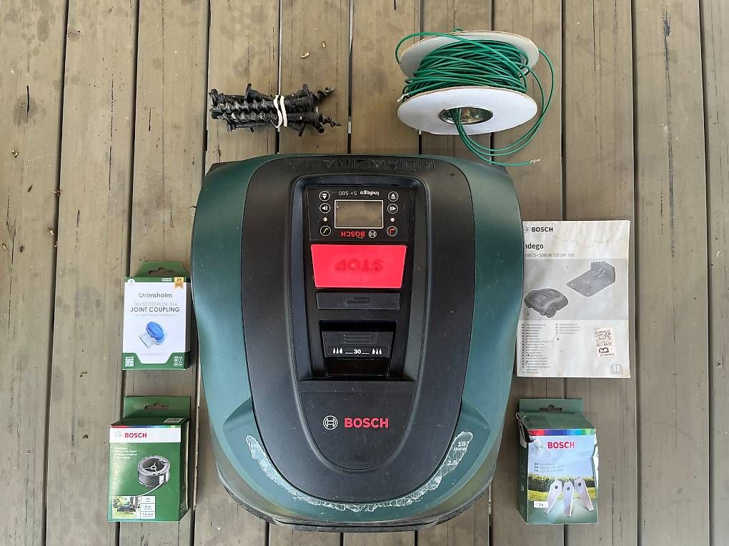 Tondeuses à gazon: Pack Robot Tondeuse Bosch Indego S+500 Abri + Accessoires – D'occasion à Leytron par ilias_08