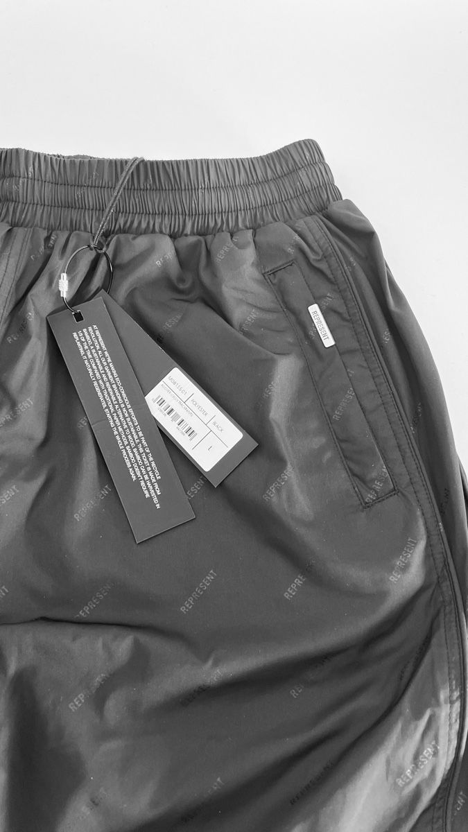 Represent Pantaloni: Represent trackpant allover logo L – Nuovo e nell'imballaggio originale da Savièse venduto da Cedric007 1