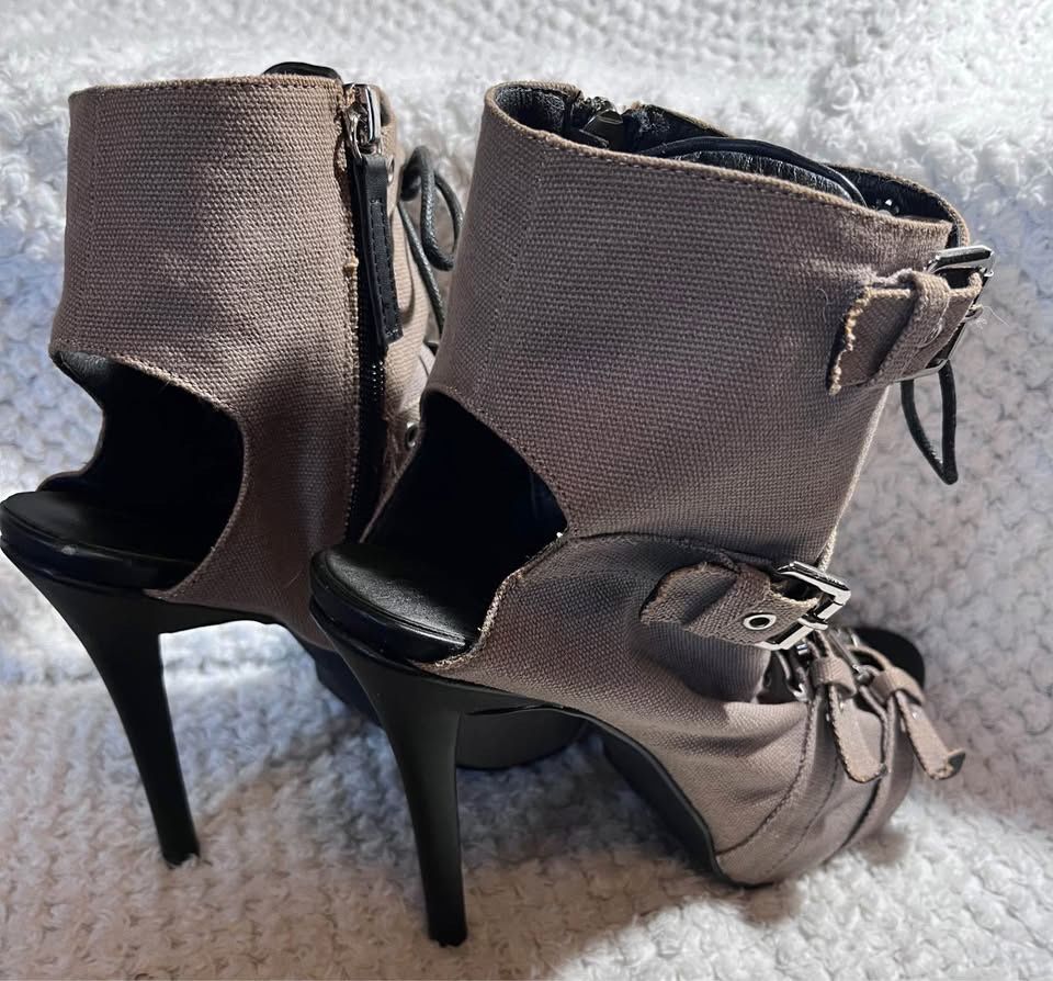 Scarpe da donna: High Heels im Army Look – Usato da Flüelen venduto da Raubkatze-Achilles 2