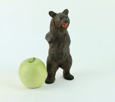 BRIENZER, AUFRECHT STEHENDER BÄR, WAHRSCHEINLICH UM 1900.