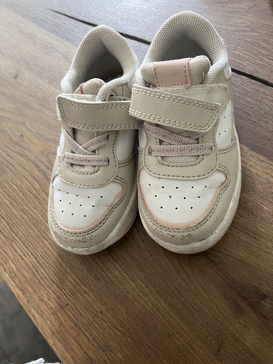 Schuhe für Mädchen: 2x Mädchen Schuhe grösse 23 – Gebraucht aus Ottenbach von niki1991234