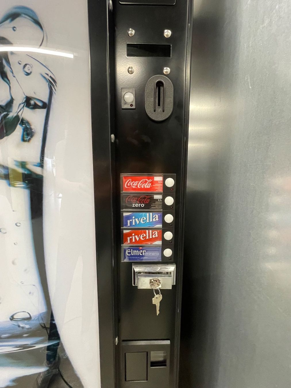 Altro per Gastronomia & Hotel: Kühlwarenautomat Vendo VF189/5 – Nuovo e nell'imballaggio originale da Moosseedorf venduto da Caffetta 1